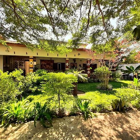 Casa Hotel Sinkiling Gambia سيريكوندا المظهر الخارجي الصورة
