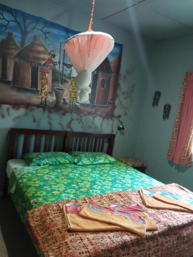 Casa Hotel Sinkiling Gambia سيريكوندا المظهر الخارجي الصورة