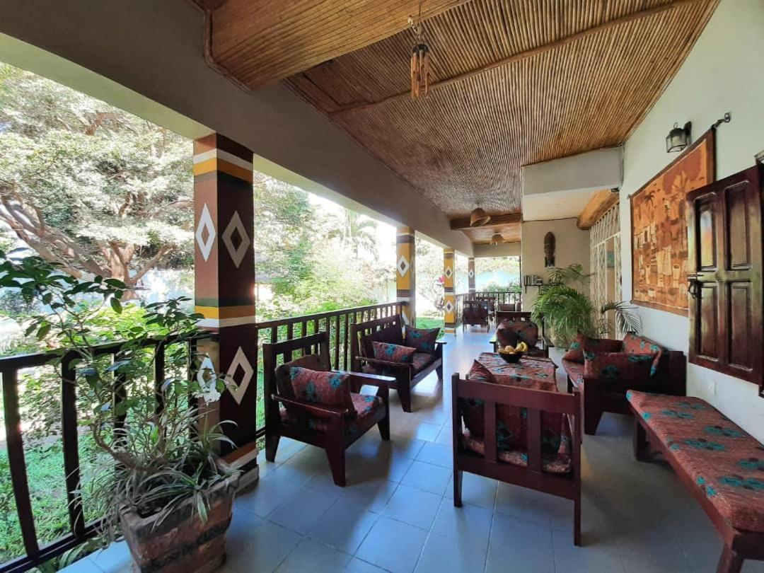 Casa Hotel Sinkiling Gambia سيريكوندا المظهر الخارجي الصورة