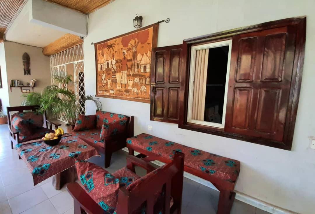 Casa Hotel Sinkiling Gambia سيريكوندا المظهر الخارجي الصورة