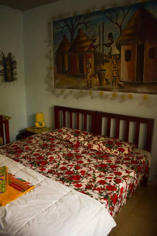 Casa Hotel Sinkiling Gambia سيريكوندا المظهر الخارجي الصورة