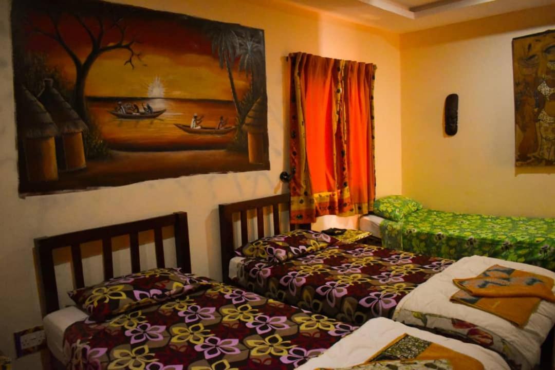 Casa Hotel Sinkiling Gambia سيريكوندا المظهر الخارجي الصورة
