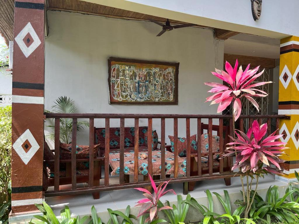 Casa Hotel Sinkiling Gambia سيريكوندا المظهر الخارجي الصورة